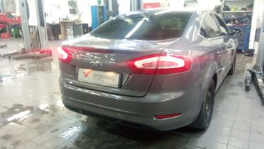 Ford Mondeo 2012 года, 333 043 км - вид 3