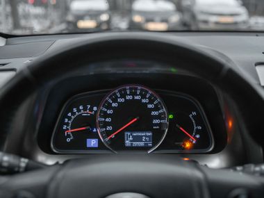 Toyota RAV4 2015 года, 296 979 км - вид 5