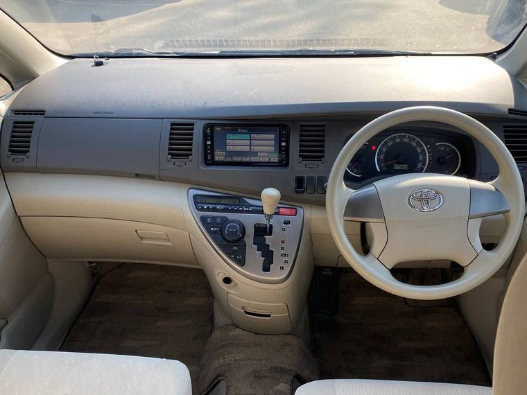 Toyota Isis 2007 года, 313 238 км - вид 5