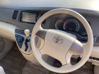 Toyota Isis 2007 года, 313 238 км - вид 6