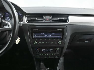 Skoda Rapid 2015 года, 79 777 км - вид 11