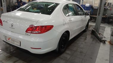 Peugeot 408 2015 года, 105 967 км - вид 3