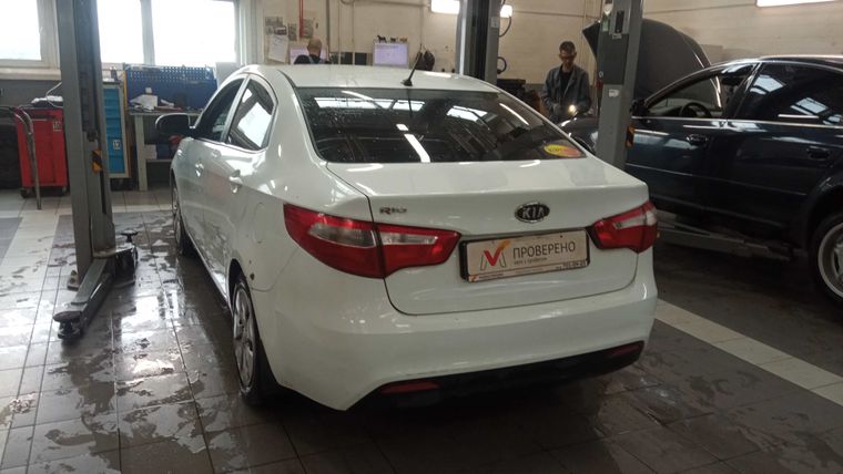Kia Rio 2012 года, 236 874 км - вид 4