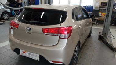 KIA Rio 2015 года, 115 981 км - вид 3