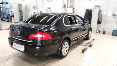 Skoda Superb 2012 года, 220 000 км - вид 4