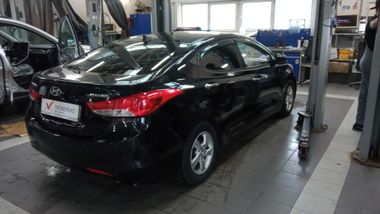 Hyundai Avante 2011 года, 134 000 км - вид 3