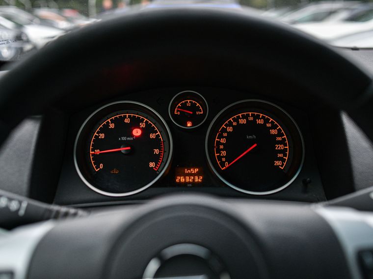 Opel Astra 2013 года, 263 000 км - вид 5