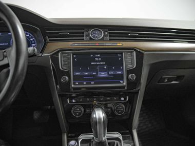 Volkswagen Passat 2016 года, 153 225 км - вид 9