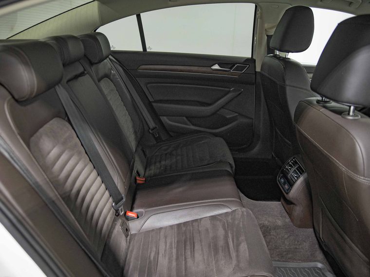 Volkswagen Passat 2016 года, 153 225 км - вид 16