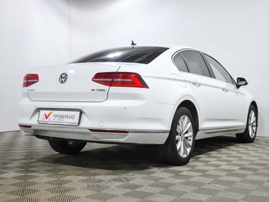 Volkswagen Passat 2016 года, 153 225 км - вид 4