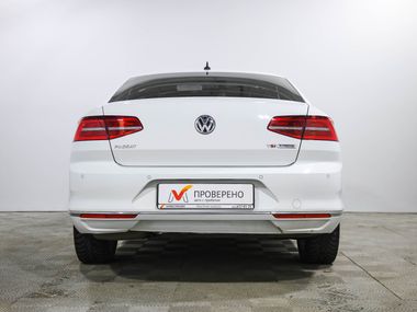 Volkswagen Passat 2016 года, 153 225 км - вид 5