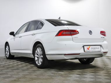Volkswagen Passat 2016 года, 153 225 км - вид 6