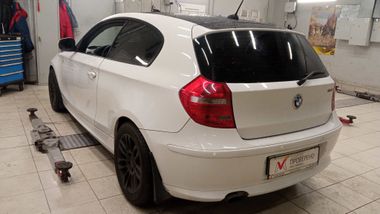 BMW 1 серия 2011 года, 218 079 км - вид 4