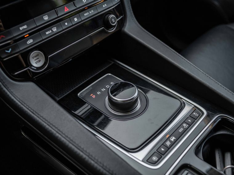 Jaguar F-Pace 2019 года, 123 000 км - вид 11