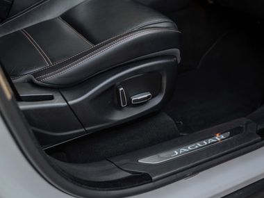 Jaguar F-Pace 2019 года, 123 000 км - вид 16