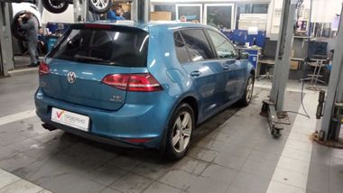 Volkswagen Golf 2013 года, 246 518 км - вид 3