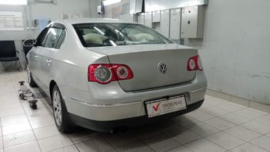 Volkswagen Passat 2010 года, 212 071 км - вид 3