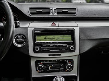 Volkswagen Passat 2010 года, 212 071 км - вид 8