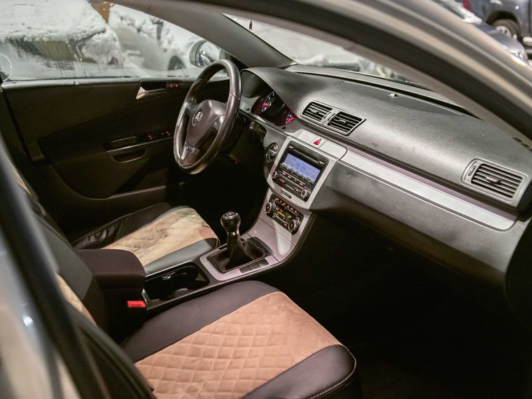 Volkswagen Passat 2010 года, 212 071 км - вид 11