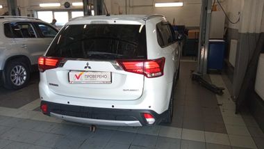 Mitsubishi Outlander 2015 года, 228 980 км - вид 3