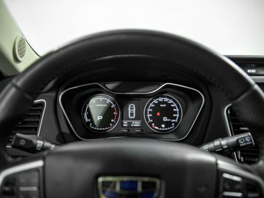 Серый Geely Emgrand X7 2019 года | VIN 330000