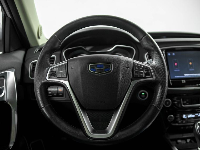 Серый Geely Emgrand X7 2019 года | VIN 330000