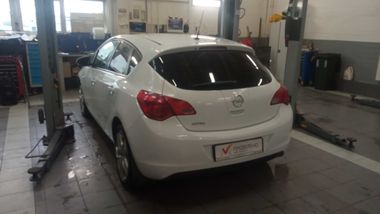 Opel Astra 2012 года, 193 000 км - вид 5