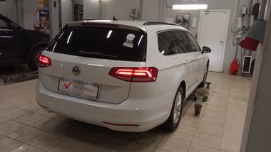 Volkswagen Passat 2018 года, 277 000 км - вид 3