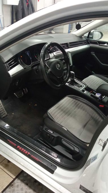 Volkswagen Passat 2018 года, 277 000 км - вид 5