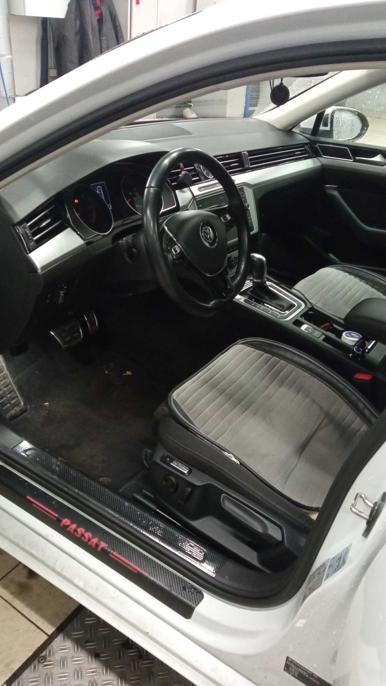 Volkswagen Passat 2018 года, 277 000 км - вид 5