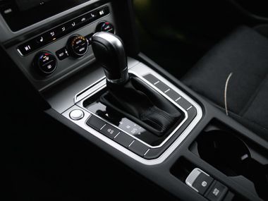 Volkswagen Passat 2018 года, 277 000 км - вид 9