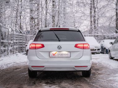 Volkswagen Passat 2018 года, 277 000 км - вид 4