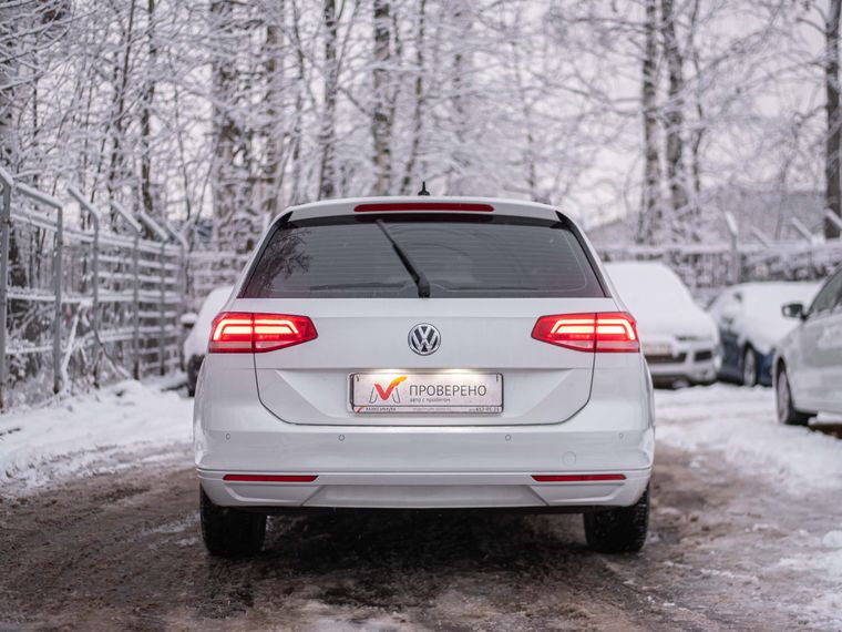 Volkswagen Passat 2018 года, 277 000 км - вид 4