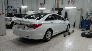 Hyundai Sonata 2011 года, 252 958 км - вид 3