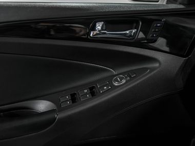 Hyundai Sonata 2011 года, 252 958 км - вид 13