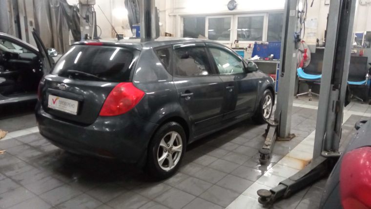 Kia Ceed 2009 года, 301 617 км - вид 3