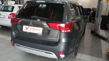 Mitsubishi Outlander 2019 года, 113 930 км - вид 3