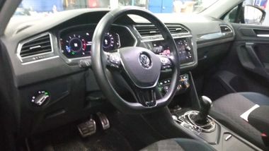 Volkswagen Tiguan 2019 года, 46 875 км - вид 5