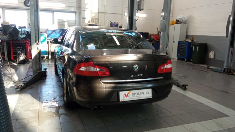 Skoda Superb 2012 года, 143 348 км - вид 4