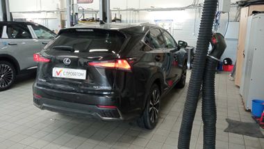 Lexus NX 2018 года, 60 990 км - вид 3
