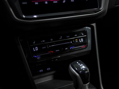 Volkswagen Tiguan 2021 года, 35 136 км - вид 11