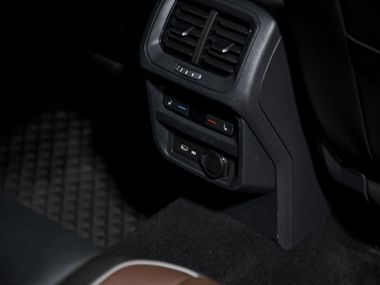 Volkswagen Tiguan 2021 года, 35 136 км - вид 18