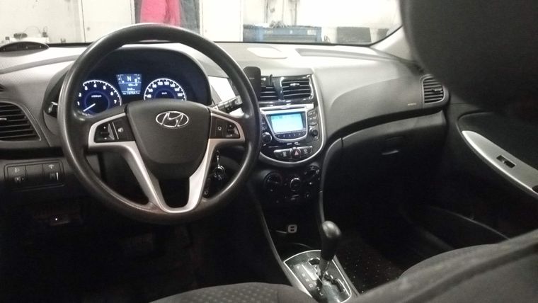 Hyundai Solaris 2011 года, 157 500 км - вид 5