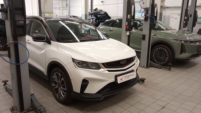 Белый Geely Coolray 2023 года | VIN 439220