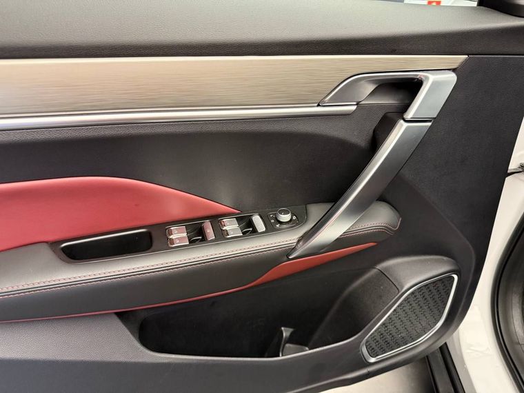 Белый Geely Coolray 2023 года | VIN 439220