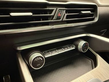 Белый Geely Coolray 2023 года | VIN 439220