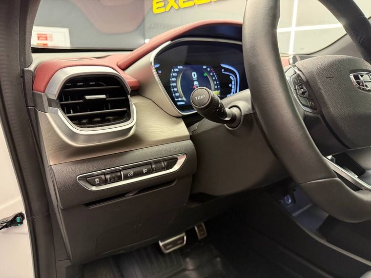 Белый Geely Coolray 2023 года | VIN 439220