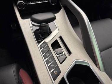 Белый Geely Coolray 2023 года | VIN 439220