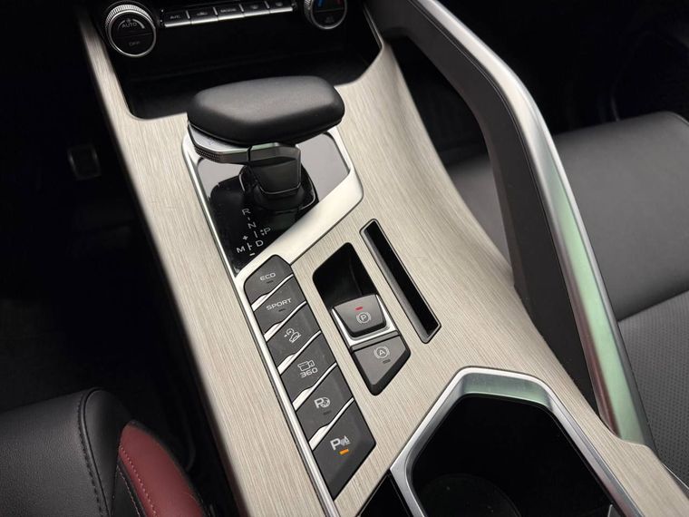 Белый Geely Coolray 2023 года | VIN 439220