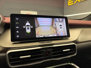 Белый Geely Coolray 2023 года | VIN 439220
